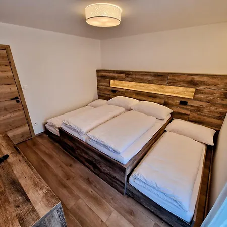 Apartmán Aparthaus Pinia - *